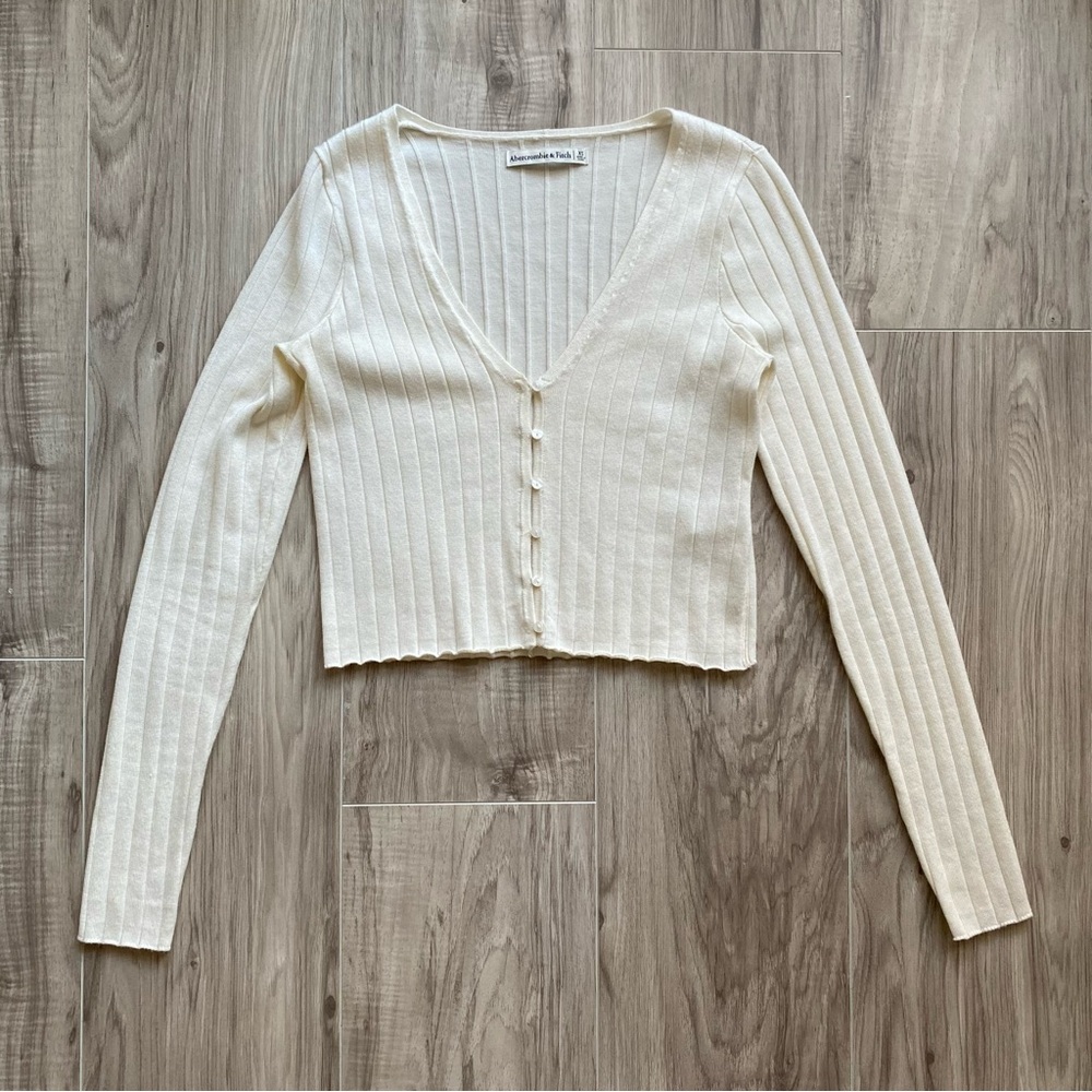 Abercrombie ivory cropped ribbed buttoned long sleeve cardigan top size XS